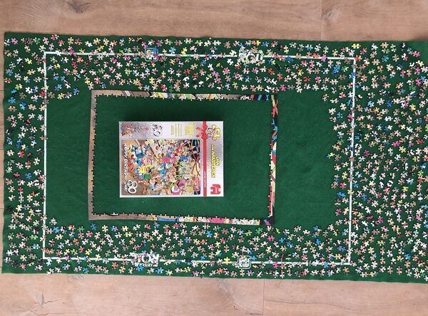 puzzel-1000-stukjes-jan-van-haasteren-fijne-verjaardag-jan-80-jaar-randen-gelegd-en-doos-erbij