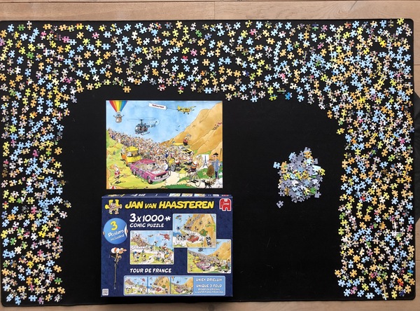Jan van Haasteren Tour de France Drieluik deel 3 Nummer 19019 Puzzel uitgelegd met doos en poster